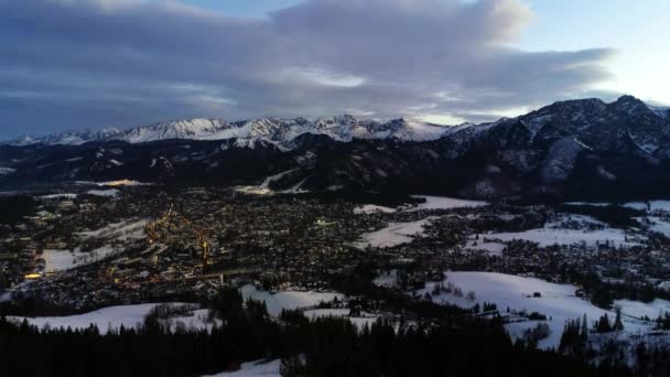 Winter Evening Mountain Village Christmas Winter Landscape Illuminated Alpine City — Stock Video