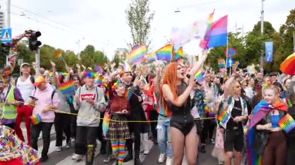 Katowice Poland September 2022 Lgbt Equality March Pride Parade 带着彩虹的年轻人走上街头 — 图库视频影像