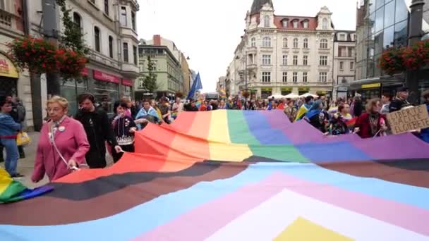 폴란드 카토비체 2022 자존심 무지개를 젊은이들 Lgbtq 권리를 거리를 있습니다 — 비디오