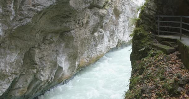 Rzeka Szwajcarskich Górach Aare Gorge Aareschlucht Rzeka Aare Pobliżu Miasta — Wideo stockowe