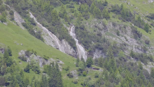 Водопад Горах Нимерстафельбах Вода Падает Скалы Высоко Горах Недалеко Унтершхена — стоковое видео