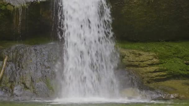 Cachoeira Nas Montanhas Cachoeira Kemptnertobel Perto Kempten Wetzikon Cantão Zurique — Vídeo de Stock