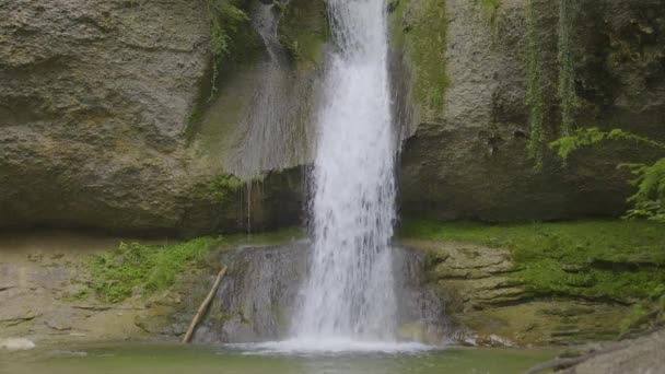 Cachoeira Nas Montanhas Cachoeira Kemptnertobel Perto Kempten Wetzikon Cantão Zurique — Vídeo de Stock