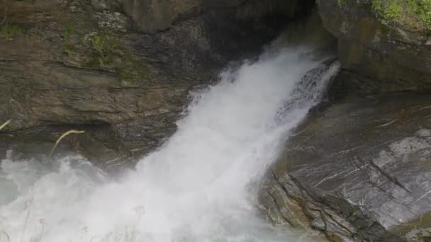 Вода Заполняет Резервуар Сила Воды Zwirgi Staudamm Berner Oberland Кантон — стоковое видео