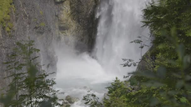 Vattenfall Bergen Vattenfall Nära Rosenlaui Glacier Gorge Berner Oberland Kanton — Stockvideo