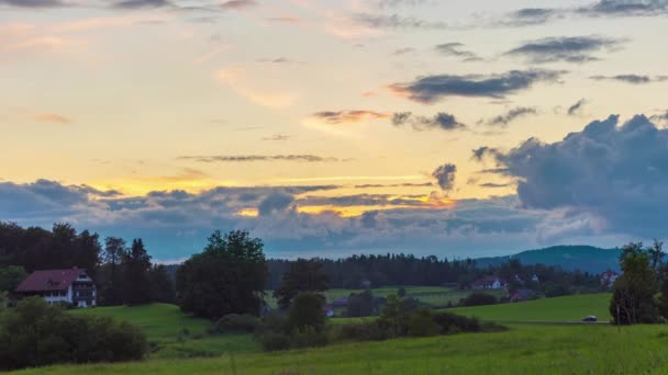 Timelapse Захід Сонця Над Горбистим Сільським Ландшафтом Ландшафт Літньої Долини — стокове відео