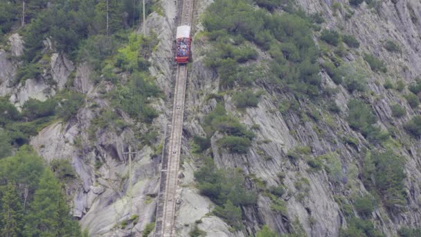 Widok Kolejkę Linową Gelmer Funicular Jedną Najbardziej Stromych Kolei Linowych — Wideo stockowe