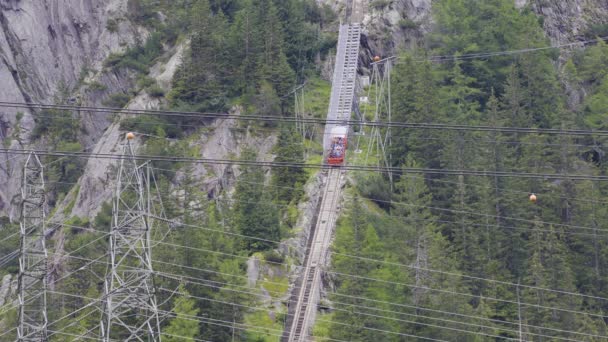 Widok Kolejkę Linową Gelmer Funicular Jedną Najbardziej Stromych Kolei Linowych — Wideo stockowe