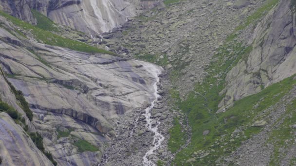 Voda Teče Kolem Kamenů Potok Horách Jezero Gelmer Bernese Oberland — Stock video