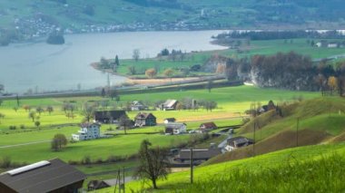 Zamanaşımı Hareketi. Yol, göl ve dağ manzaralı panoramik bir yer. Rigi Dağı. Canton Schwyz. İsviçre.