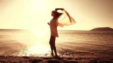 gün batımında kadınlık