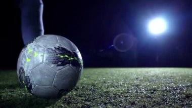 Top futbol oyuncusu başladı