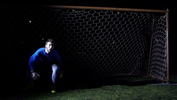 サッカーのゴールキーパー - スーパー スロー モーション — ストック動画