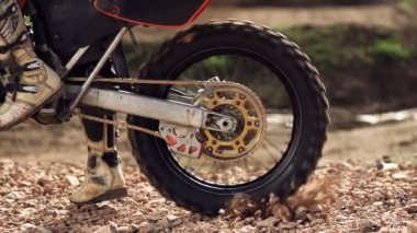 Motocross tekerlek spin süper ağır çekim