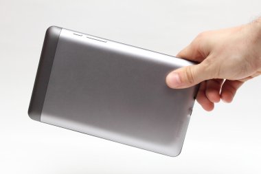 elinde tablet