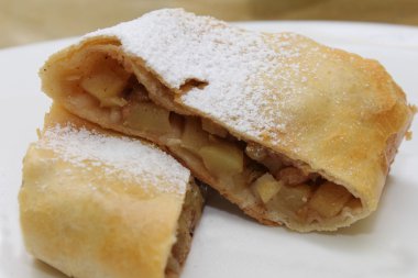 Elmalı ev strudel