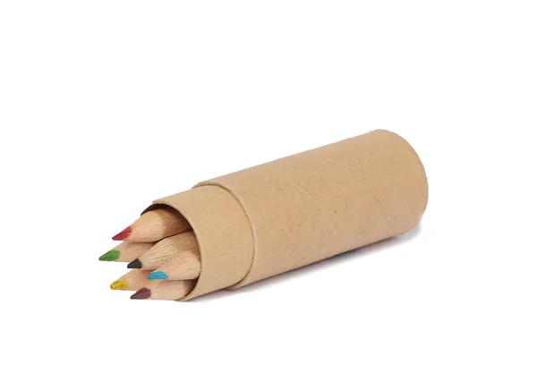 Цветные карандаши в бумажной трубке — стоковое фото