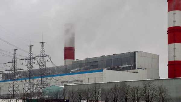 Een Energiecentrale Apparatuur Van Elektrische Centrales Witte Rook Uit Een — Stockfoto