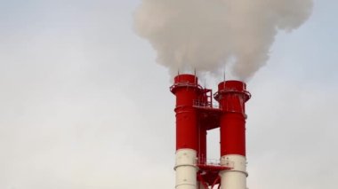 Elektrik santrali. Elektrik Güç İstasyonları Ekipmanı. Borudan Beyaz Duman