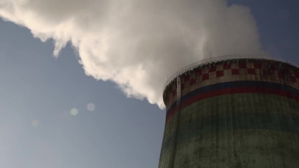 Central Eléctrica Equipo Las Estaciones Energía Eléctrica Humo Blanco Tubo — Vídeo de stock