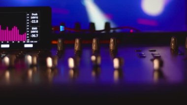 Dengeleyici. Göstermelik ekipman. Işık ve ses 