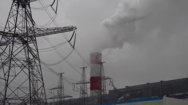 Elektrik Santrali Elektrik Güç Stasyonları Ekipmanı Borudan Beyaz Duman — Stok video