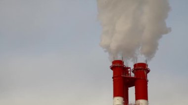 Elektrik santrali. Elektrik Güç İstasyonları Ekipmanı. Borudan Beyaz Duman