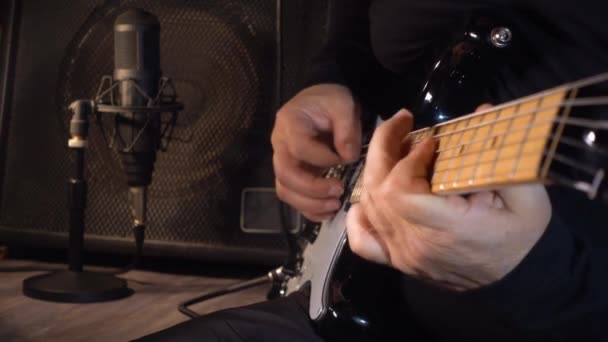 Músico Tocando Guitarra Eléctrica Estudio Guitarrista — Vídeos de Stock