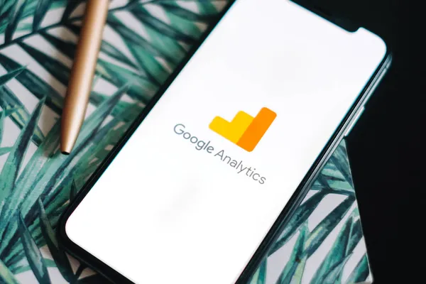 Logo Google Analytics Ekranie Smartfona — Zdjęcie stockowe