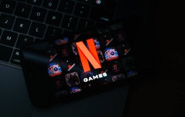 Ekranda Netflix oyunları logosu.
