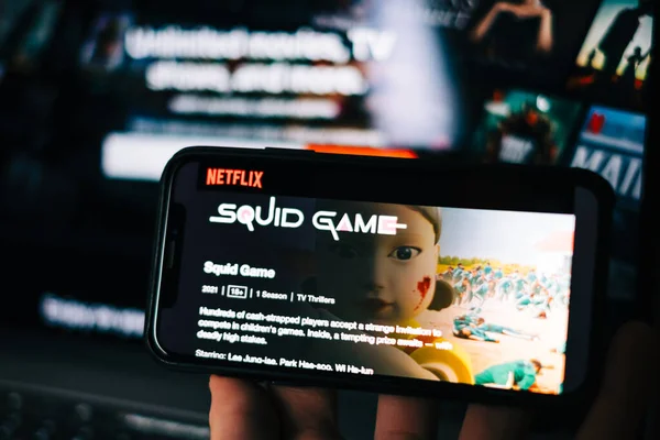 Squid Game Tv系列标志来自Iphone上的Netflix — 图库照片