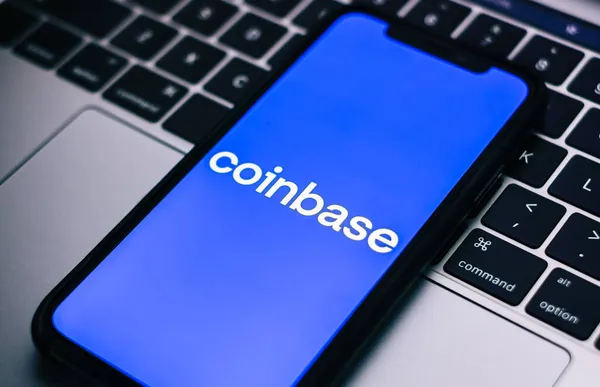 Coinbase Logo Auf Smartphone Bildschirm — Stockfoto
