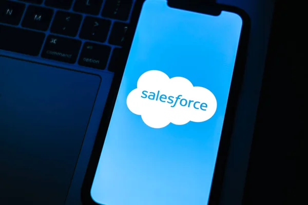 Salesforce Logo Auf Smartphone Bildschirm — Stockfoto