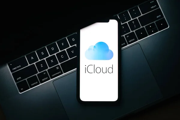Iphone Логотипом Apple Icloud Екрані — стокове фото