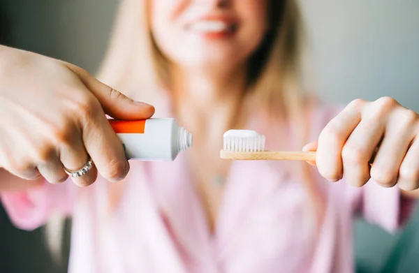 Caucasian Cheerful Woman Holding Toothbrush Toothpaste Prepare Cleaning Mouth Healthy — Stock Photo, Image