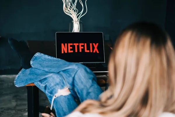 Netflix Logo Laptop Screen Young Woman Watching Netflix Channel Home — Stock Photo, Image