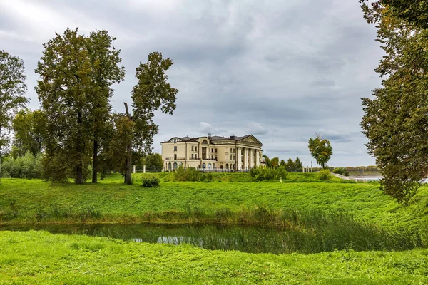 Uglich Rusia Septiembre 2021 Edificio Del Hotel Volzhskaya Riviera Orilla — Foto de Stock