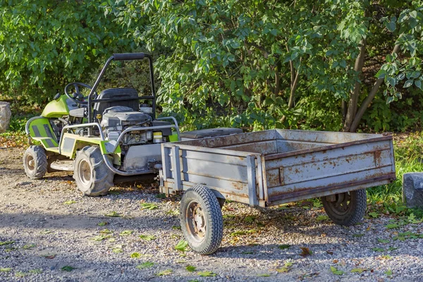 Malý Pojízdný Traktor Pro Zahradní Úpravy Parky — Stock fotografie