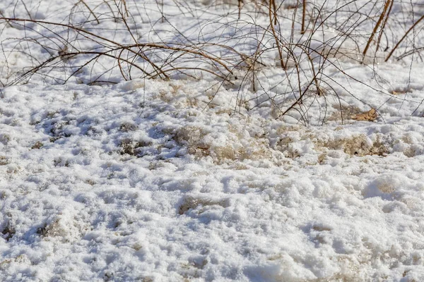 Texturerad Yta Smutsig Smältande Snö Med Jord Och Jord — Stockfoto