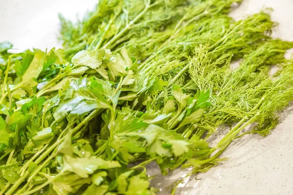 Cachos Recém Colhidos Endro Verde Salsa São Secos Cozinha Para — Fotografia de Stock