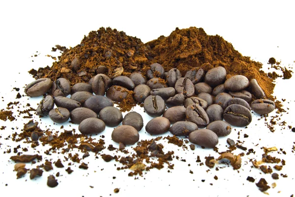 Kávébab és őrölt kávé — Stock Fotó