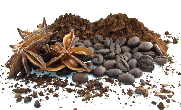 地面のコーヒー、コーヒー豆、スターアニス ストック画像