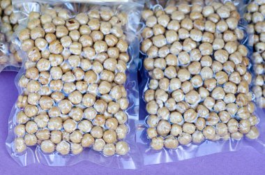 Vakum torbası dolu fındık