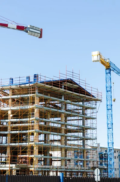 House exterior in construction and crane — Stock Photo, Image