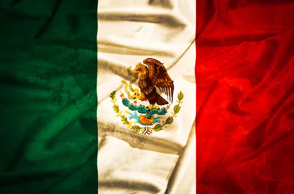 Прапор Мексики гранж на шовкові драпірування розмахуючи — стокове фото