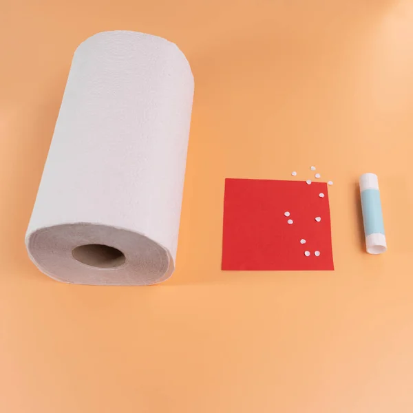 Artesanía hecha a mano para niños, materiales para el proyecto de setas de papel, tutorial fácil — Foto de Stock