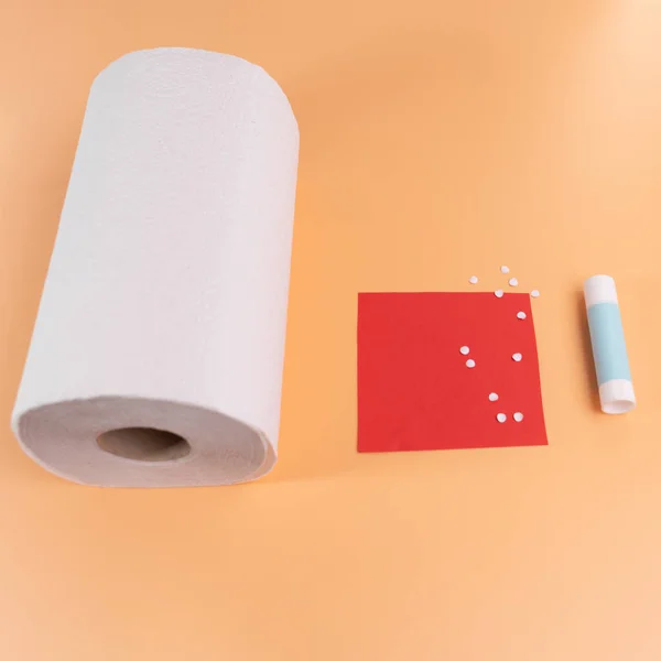 Materiales para artesanía artesanal para niños, cómo hacer setas de papel, tutorial fácil — Foto de Stock