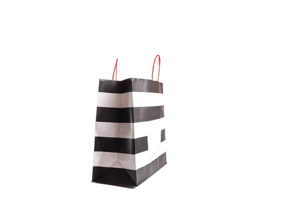Svart och vitt randigt papper shoppingväska, isolerad — Stockfoto