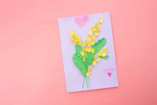 Concepto de vacaciones de primavera artesanía para niños, fácil proyecto de arte flores de papel, bricolaje, tutorial —  Fotos de Stock