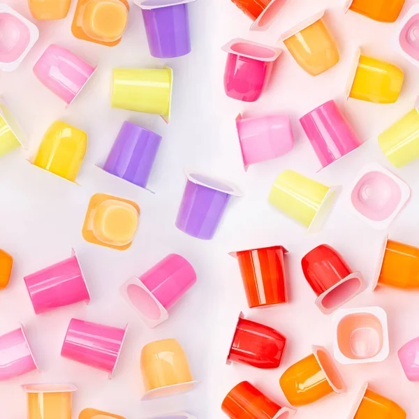 Colorful plastic cup yogurt seamless pattern, a set of multi-color packaging food cups — Zdjęcie stockowe